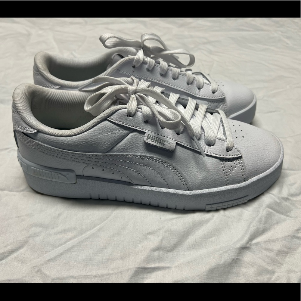 White leather Puma’s 8‎